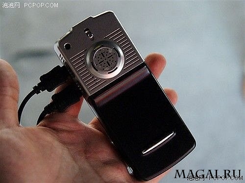 Первый телефон с проектором стал клоном iPhone Первый телефон с проектором стал клоном iPhone