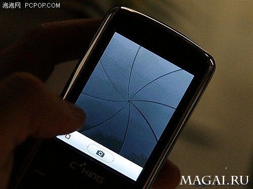Первый телефон с проектором стал клоном iPhone Первый телефон с проектором стал клоном iPhone